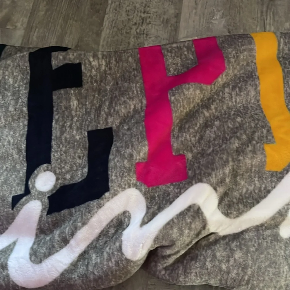 PINK Victoria’s Secret NWOT Multicolor LOVE PINK Lettering Sherpa 60x72